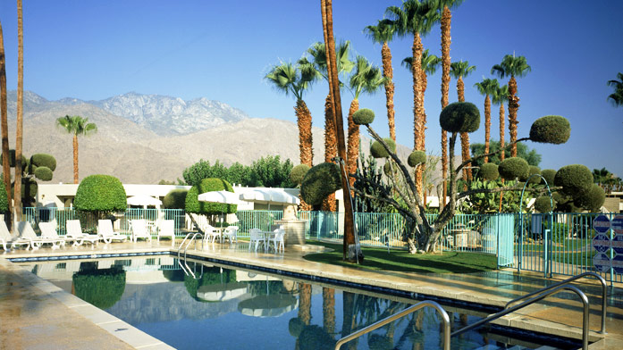 Desert Isle of Palm Springs pool